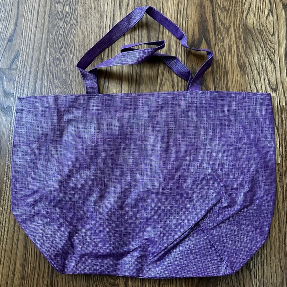 Latched Mama tote bag and accessories, NWT - Picture 2 of 8